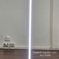 Lampada angolare a led