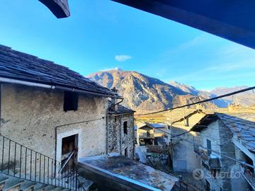 Rustico in centro paese con cortile