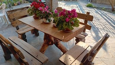 TAVOLO E PANCHE DA GIARDINO IN LEGNO MASSICCIO 