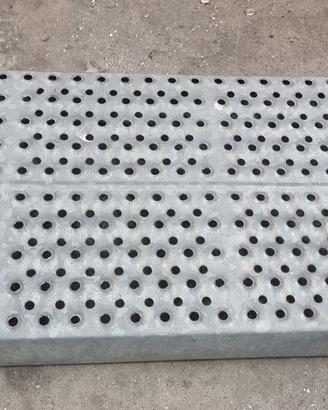 10 gradini il lamiera antiscivolo 70x30x6,5