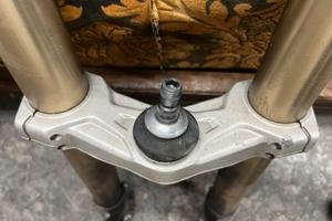 Poastra inferiore forcella bmw gs 1200 lc
