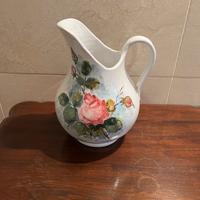 Brocca in ceramica con motivo floreale