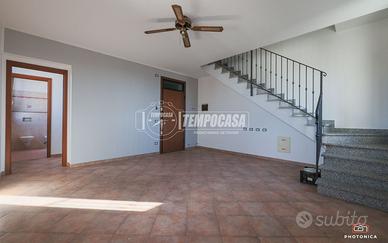 APPARTAMENTO DUPLEX CON MANSARDA E DOPPIO GARAGE!!