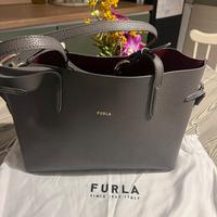 👜 Furla Ava M Tote – Urban Gray / Ciliegia