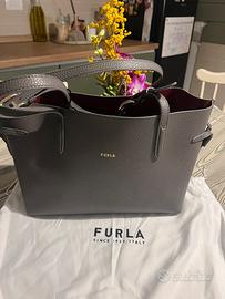👜 Furla Ava M Tote – Urban Gray / Ciliegia