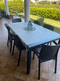 Tavolo con sedie