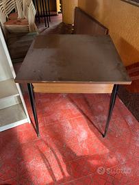 5 tavoli quadrati da bar/ristorazione in metallo