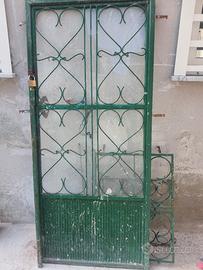 Porta cancello in ferro battuto + inferriate