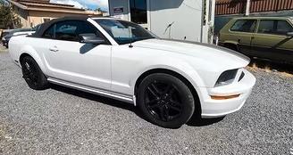 Ford Mustang CABRIO 4.0 V6