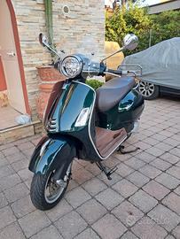 Vespa piaggio 300 gts