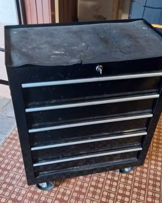 Carrello porta attrezzi
