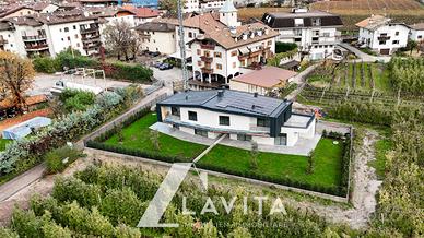 Nuova villa a schiera con giardino a Salorno