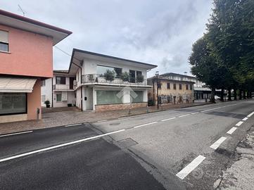 NEGOZIO A MONTEBELLUNA