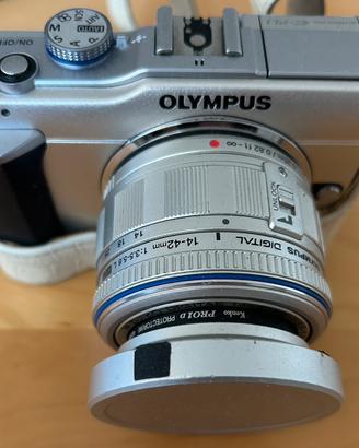 Olympus Pen E-PL1 con obiettivo