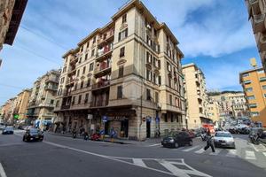 4 LOCALI A GENOVA