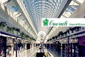 Negozio a Roma, via Tuscolana 423, 6 locali