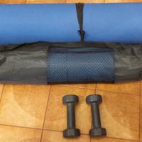 Materassino e pesi fitness palestra