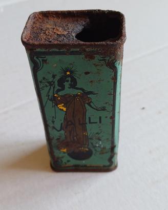 Scatola antica in latta 