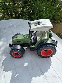 trattore giocattolo bruder