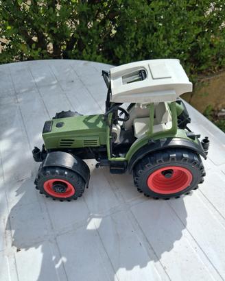 trattore giocattolo bruder