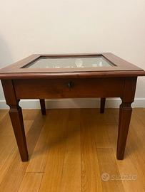 Tavolino legno massello, vano contenitore in vetro