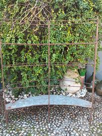 Spalliera per vasi e piante.