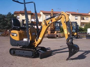 Miniescavatore usato CAT (neuson) E08-1