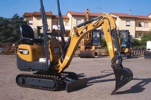 Miniescavatore usato CAT (neuson) E08-1
