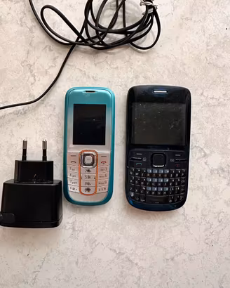 Nokia 2600 Classic + Nokia C3-00 + caricabatterie