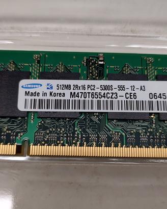 2x moduli RAM da 512 Mb