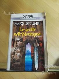 Le grotte nelle montagne di Mary Stewart
