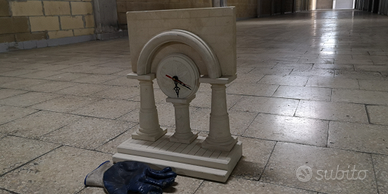 Orologio in pietra leccese
