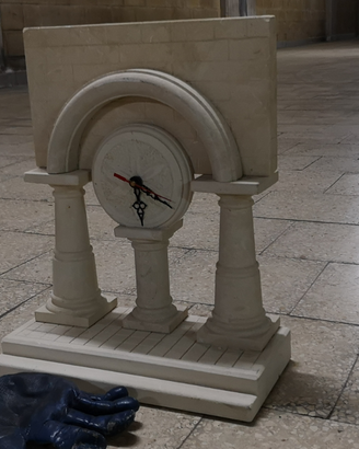 Orologio in pietra leccese