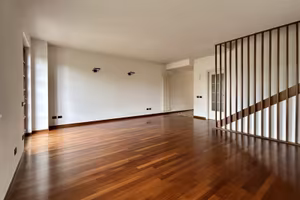 Villa di testa con ampio giardino privato