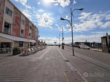 2 LOCALI A POZZUOLI