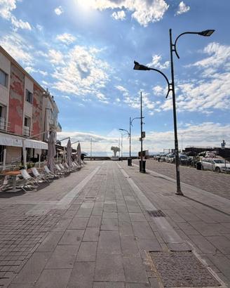 2 LOCALI A POZZUOLI