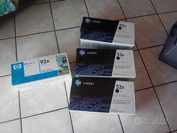 Stampante laser HP e 4 toner ancora sigillati.