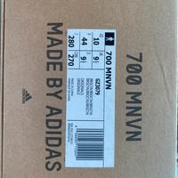 Adidas 700 MNVN