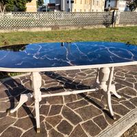 tavolo in legno con vetro effetto marmo