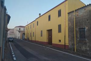 Casa di ampia metratura con giardino interno