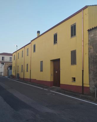 Casa di ampia metratura con giardino interno