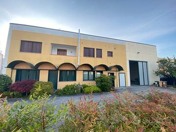 Capannone con uffici e appartamento