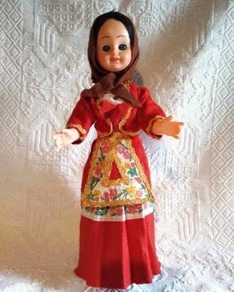 Bambola in costume sardo vintage