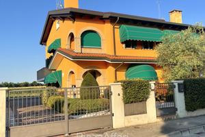 Porzione di bifamiliare in Classe A4