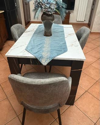 Tavolo con sedie