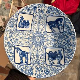 Piatti piani decorati azzurri, made in Japan