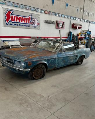Ford Mustang cabrio 1967 da restaurare