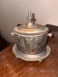 antico contenitore in metallo argentato