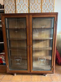 Anni 20 Libreria Decó cristalliera in noce e vetro