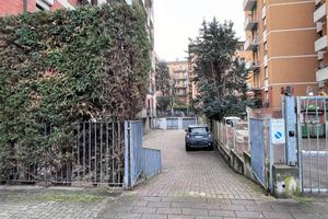 Box / Garage di 11 m² a Bologna